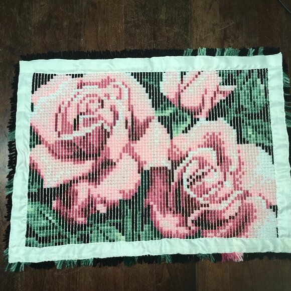 Beautiful roses latch rug hand made - Picture 5 of 6